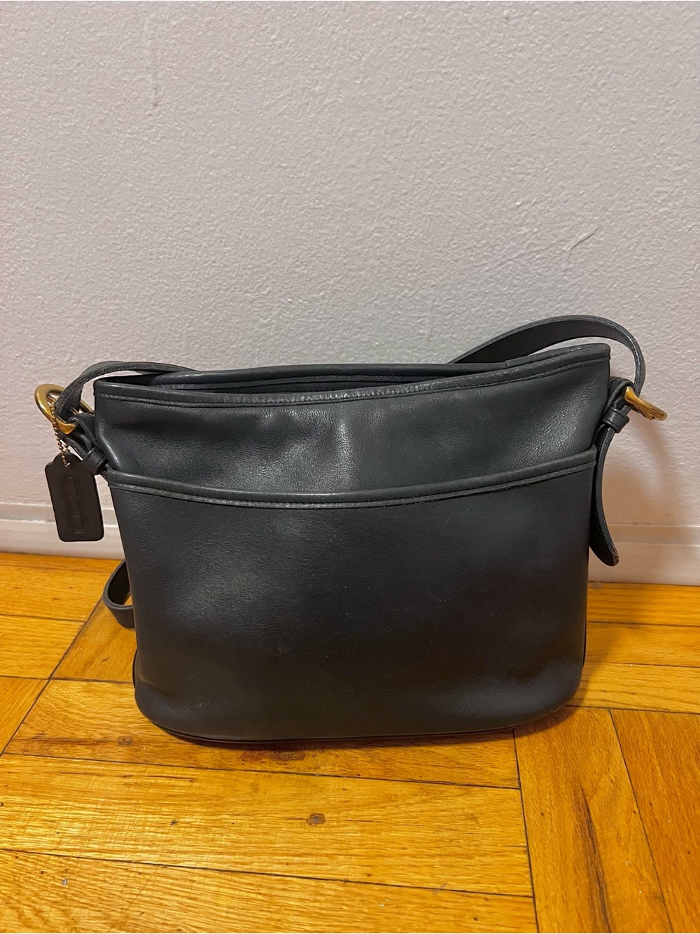 Vintage Navy Coach Worth Leather Shoulder Bag #4143
